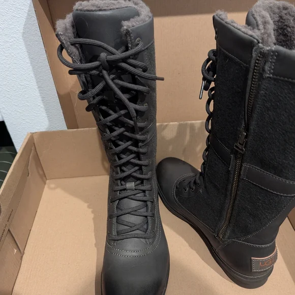 UGG Elvia Boots - Picture 5 of 5